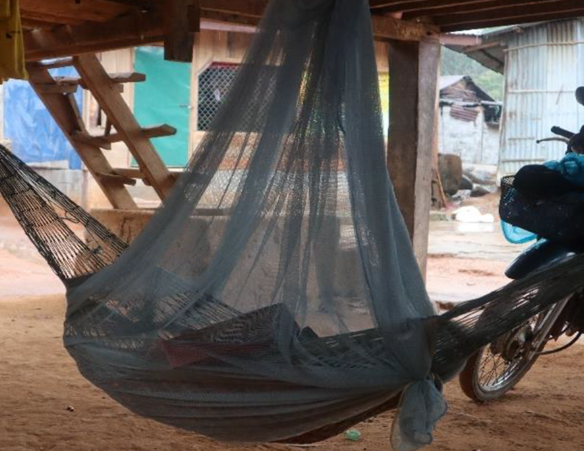 A family in Samouy district benefits from a hammock net distributed through the RAI4E programme, protecting them from malaria. Photo: CSO Platform A family in Samouy district benefits from a hammock net distributed through the RAI4E programme, protecting them from malaria. Photo: CSO Platform