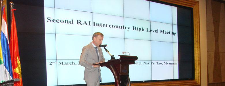 Dr Mark Dybul, Executive Director of the Global Fund, delivers a speech