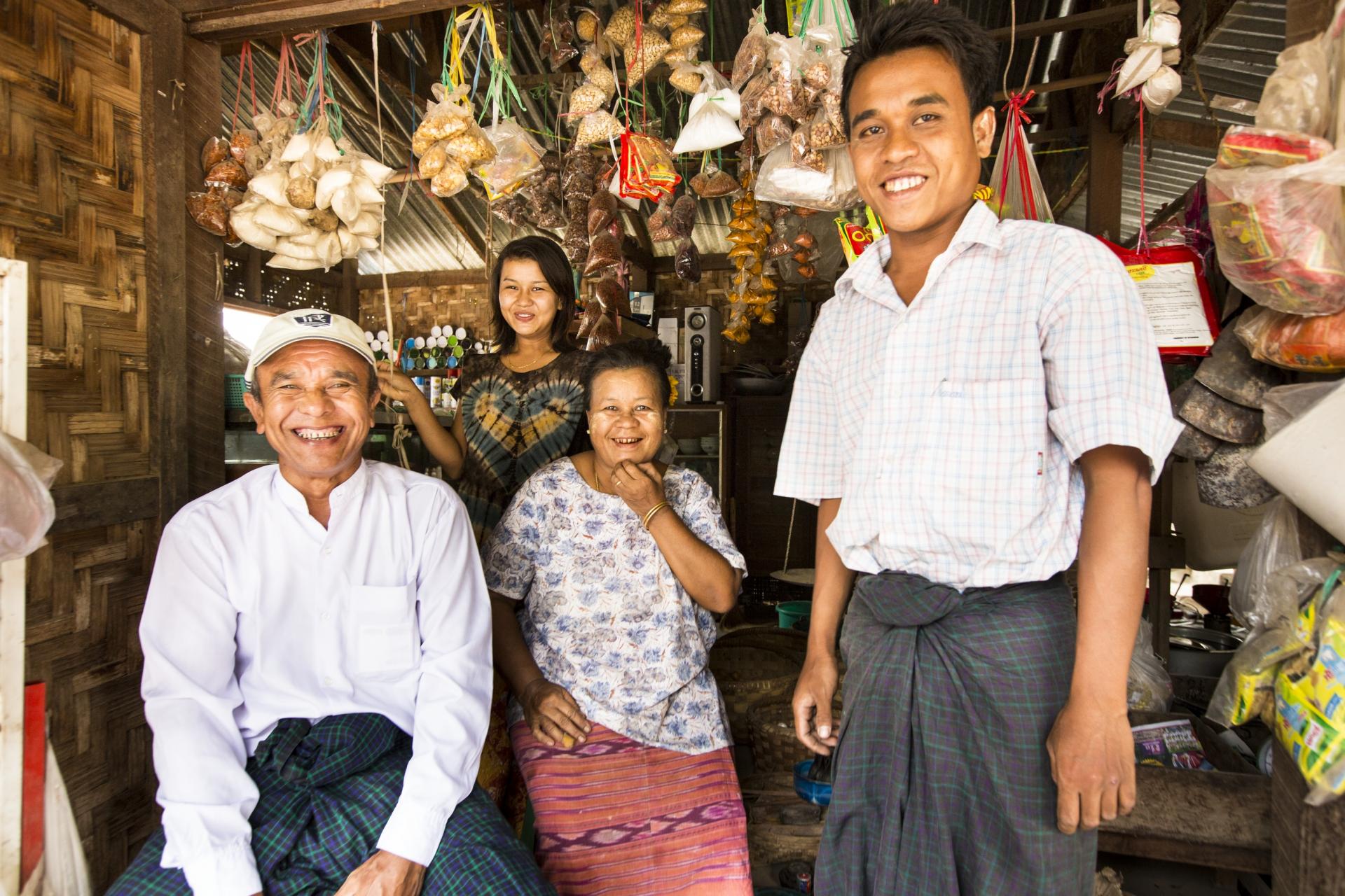 Thanks to the “Community Based Programme for Malaria Prevention” supported by the Global Fund, villagers can enjoy healthier lives and improved efficiency at work. Many no longer suffer from malaria because they use the long-lasting insecticidal bed nets they received free of charge from Myanmar Red Cross Society volunteers. MRCS_Shan South_Healthier Communities