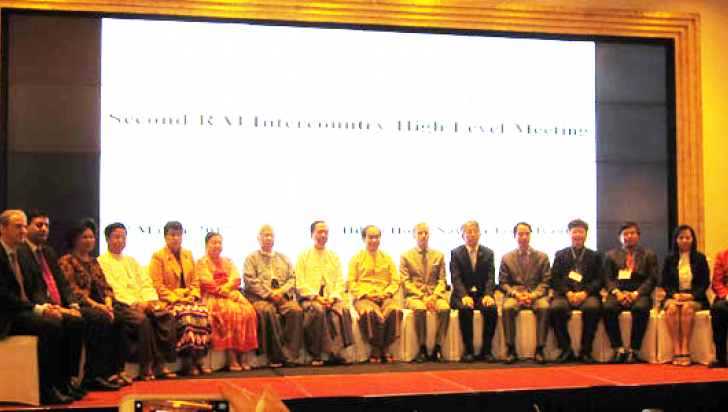 Dr Mark Dybul, Executive Director of the Global Fund, and H.E. Dr Myint Htwe, Union Minister for Health, together with Directors General of RAI countries, Nay Pyi Taw, 2 March 2017