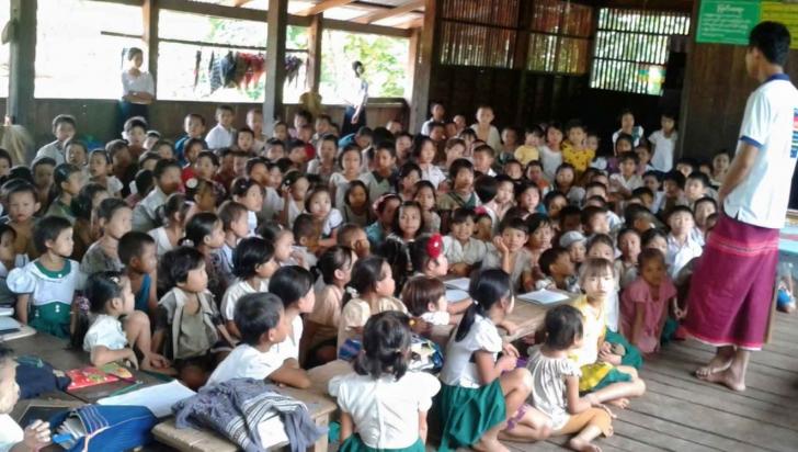 The “Intensified Malaria Control in Myanmar” programme of Medical Action Myanmar (MAM) with support from the Regional Artemisinin Initiative grant includes heath education to raise awareness on prevention of malaria and to promote malaria services by Community Health Workers. A health educator from MAM educates a group of interested school students on malaria prevention. Photo: MAM
